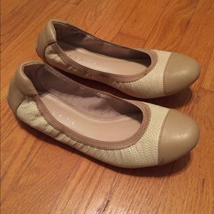 Size 9 Kelly & Katie flats
